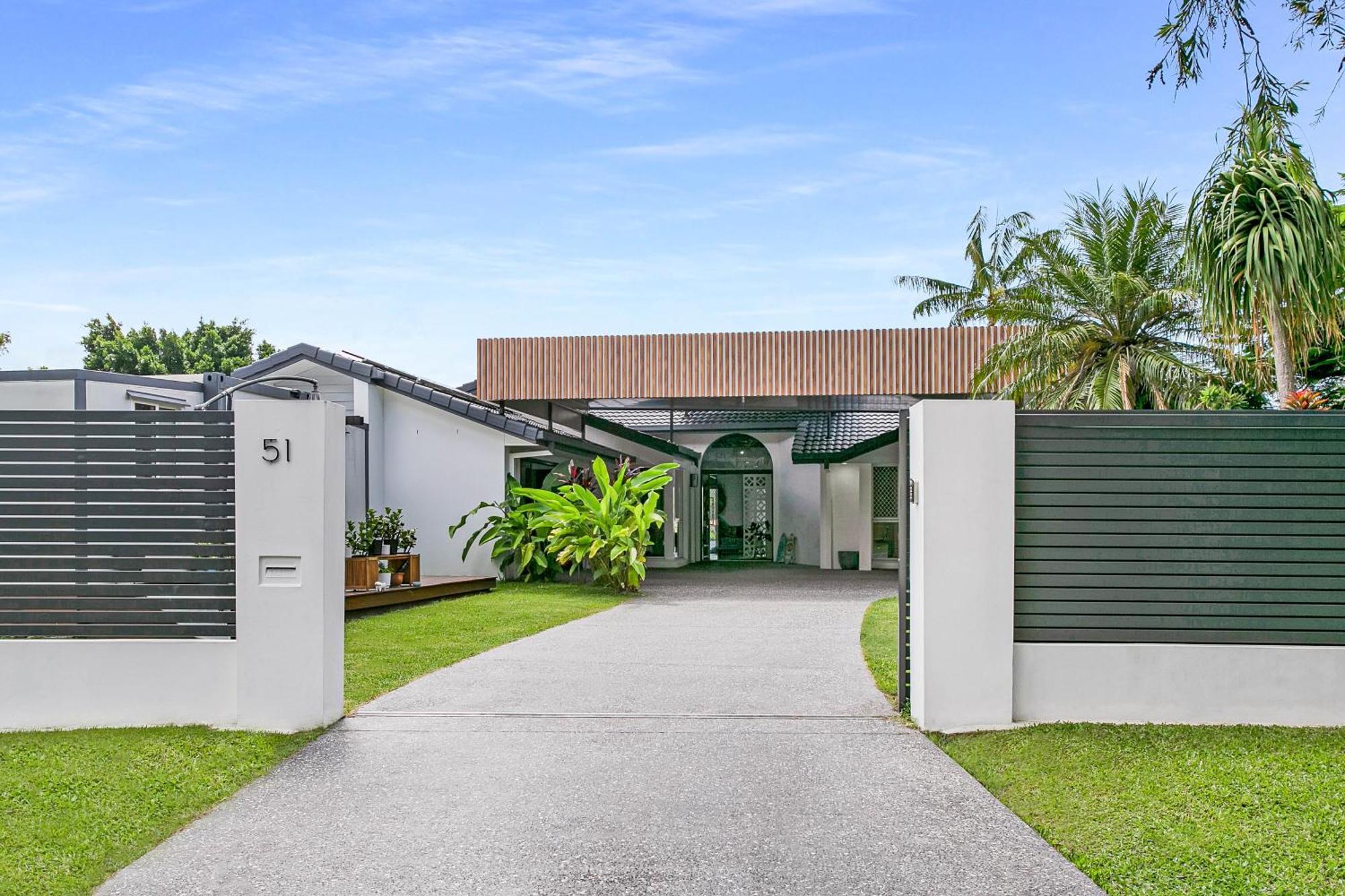 Waterfront Retreat With Infinity Pool & Canal Views Villa Gold Coast Exterior foto